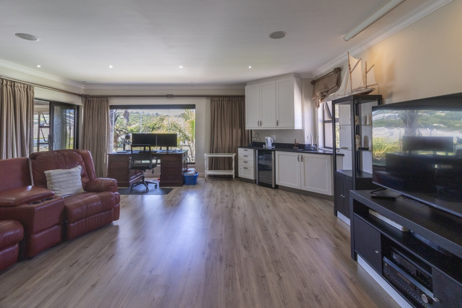 5 Bedroom Property for Sale in Royal Alfred Marina Eastern Cape